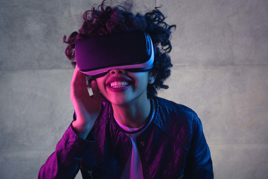 iFood 360° provides 3D virtual learning scenarios through a virtual reality headset.
